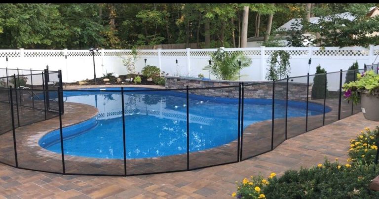 Picture of a pool protected by pool safety fences.